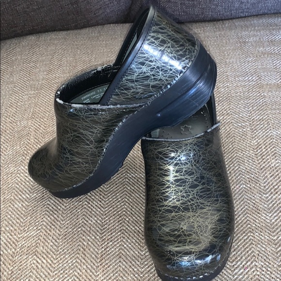 EUC Dansko Clogs Size 39. - Picture 2 of 9